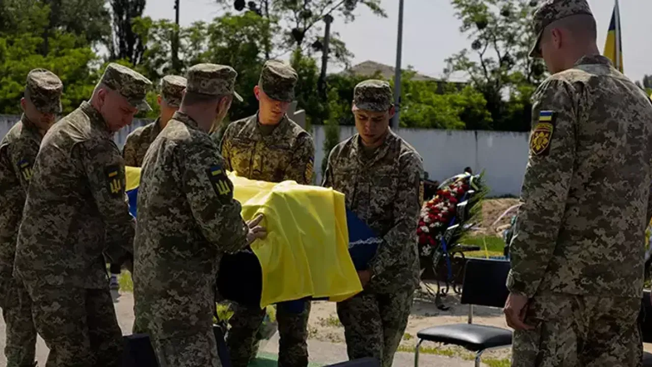 Ukrayna 1000 askerin cenazesini teslim aldı!