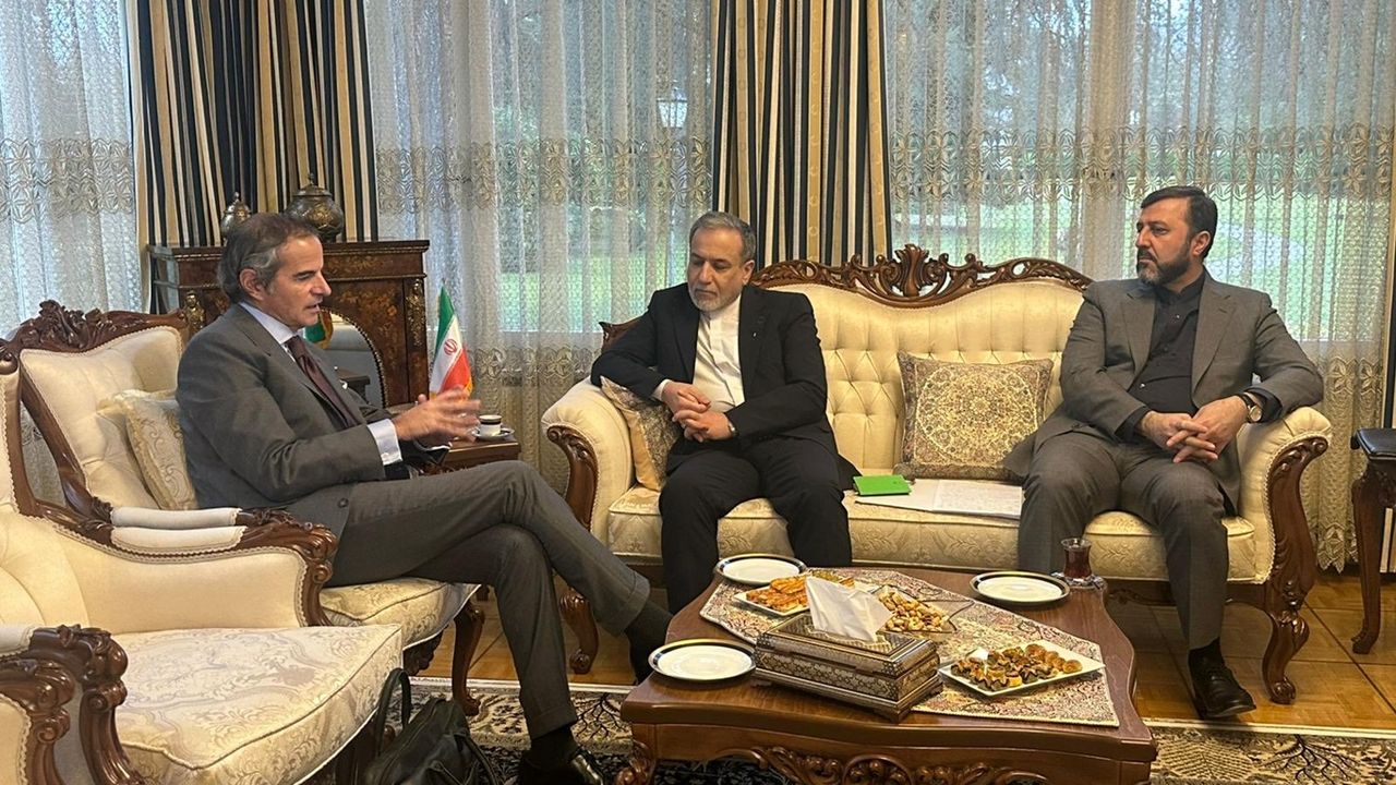 İran Dışişleri Bakanı, Cenevre'de UAEA direktörüyle görüştü