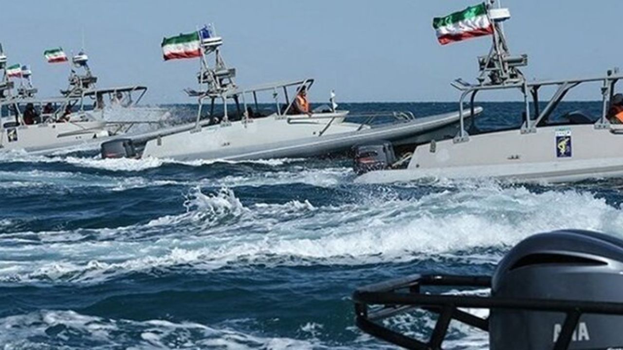 İran, Hürmüz Boğazı'nda tatbikat başlattı