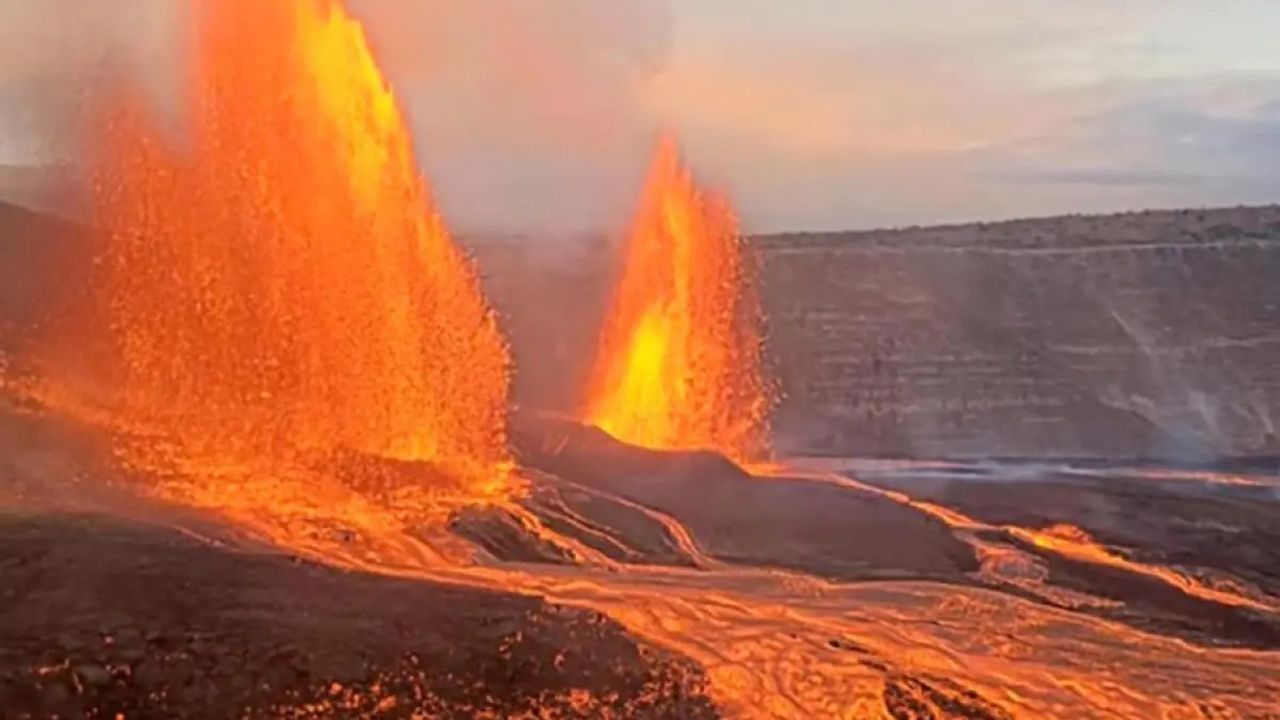 Yanardağ patladı: Lavlar 350 metreye yükseldi