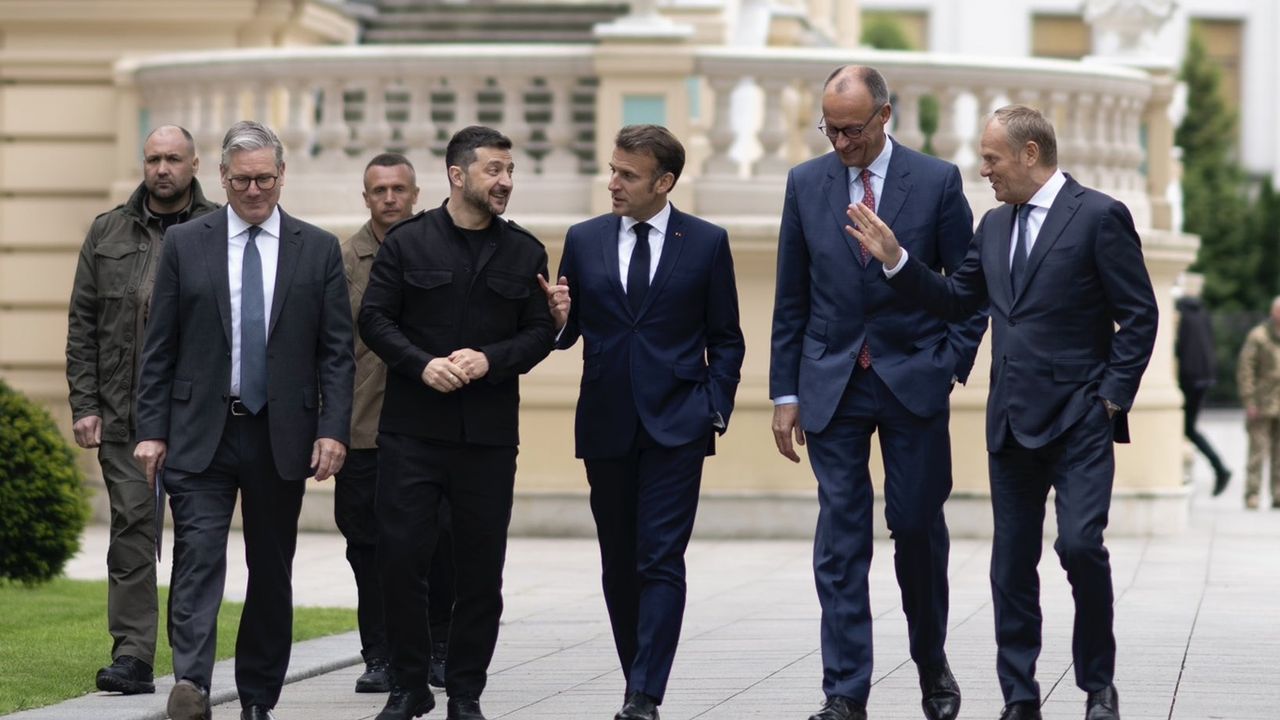 Macron, bazı Avrupa ülkelerine Rusya ile diyaloğu yeniden başlatmasını önerdi