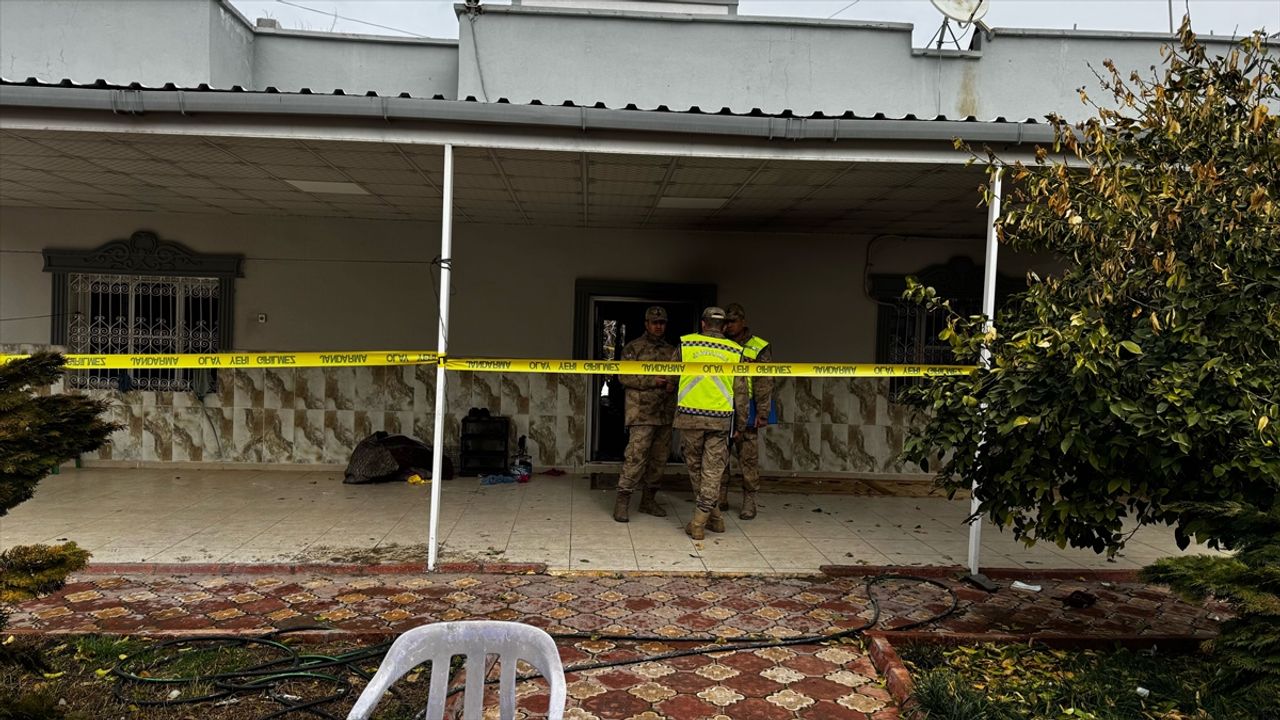 Evde çıkan yangında 2 kişi öldü, 2 kişi yaralandı