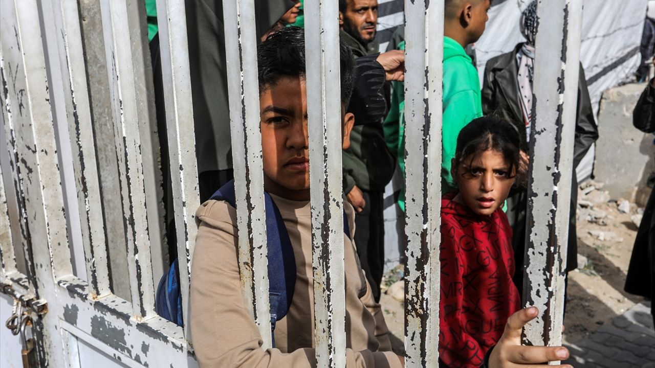 Mülteci kampına saldırı: Şehitler var