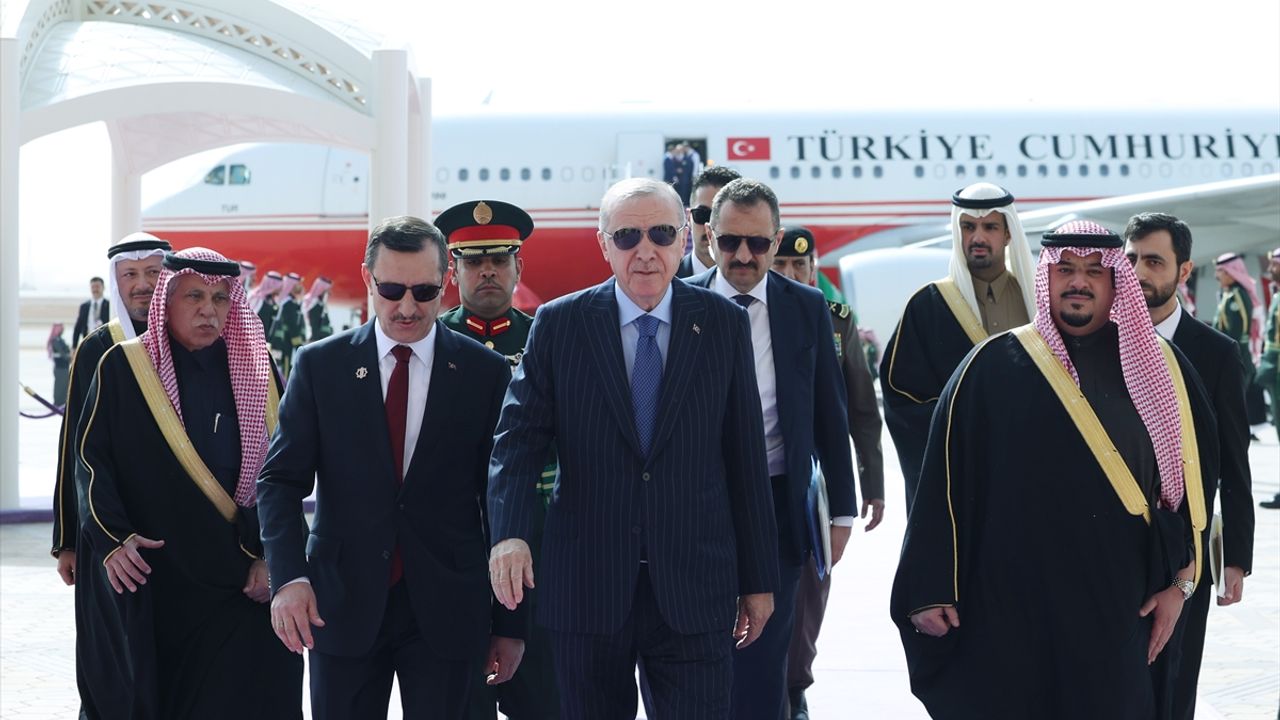 Erdoğan, Suudi Arabistan'a geldi