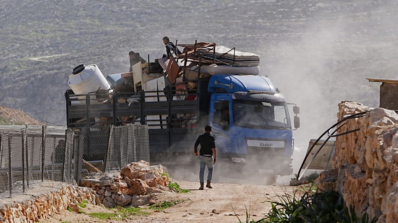 İşgalciler 11 Filistinli aileyi yerinden etti!