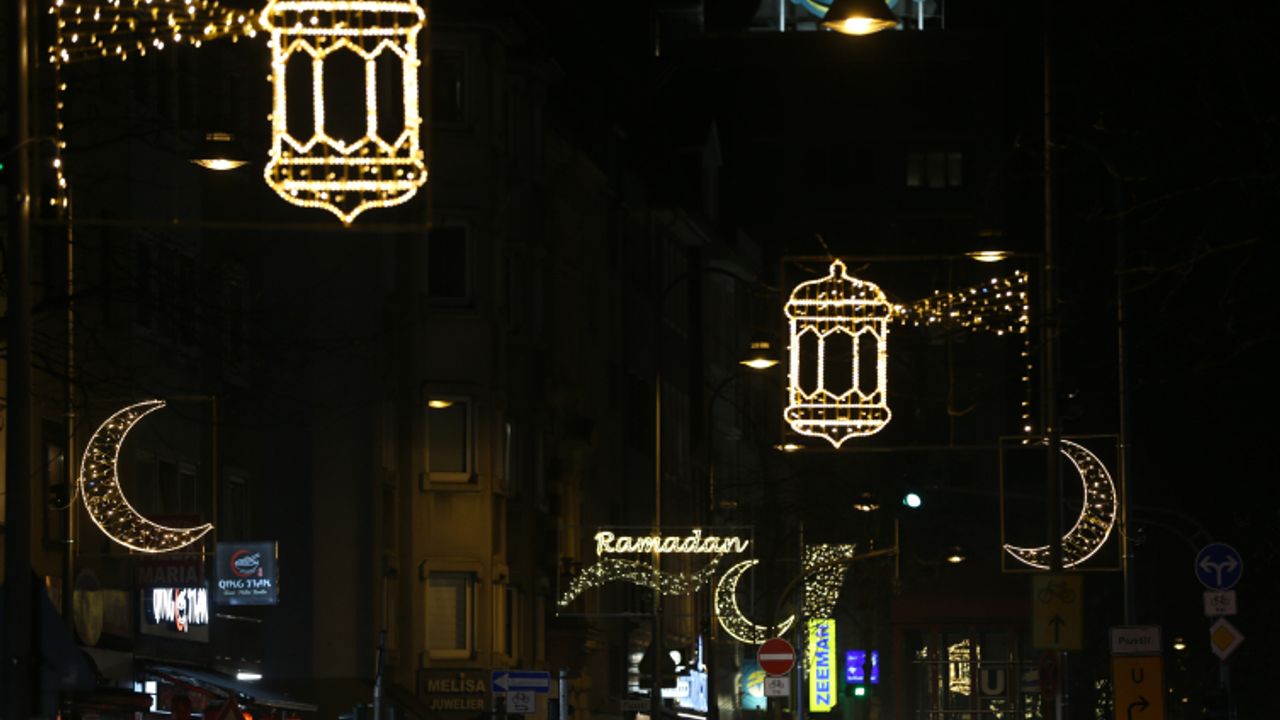 Almanya Sokaklarında Ramazan Işıltısı!