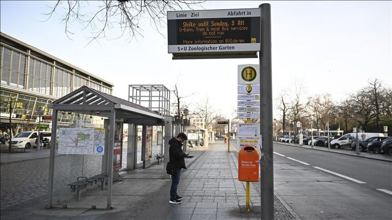 Almanya’da Ulaşım Kilitlendi!