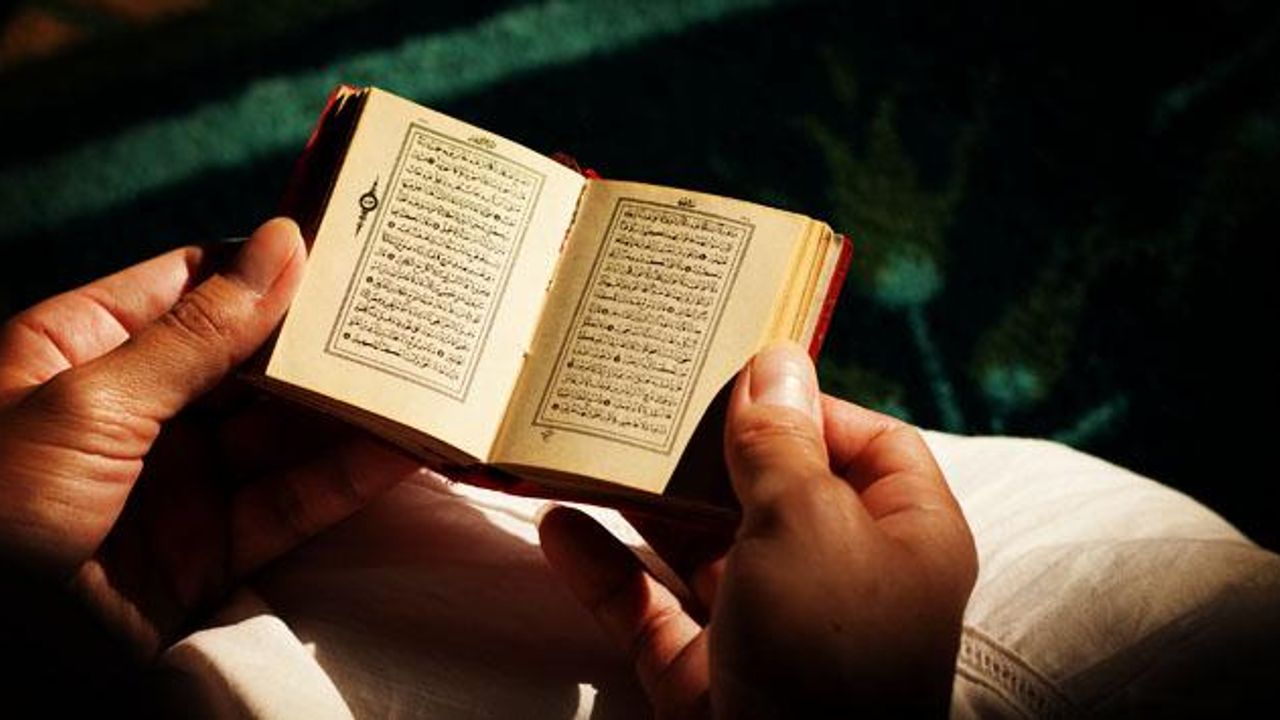 Ey iman edenler! Şeytanın adımlarını takip etmeyin