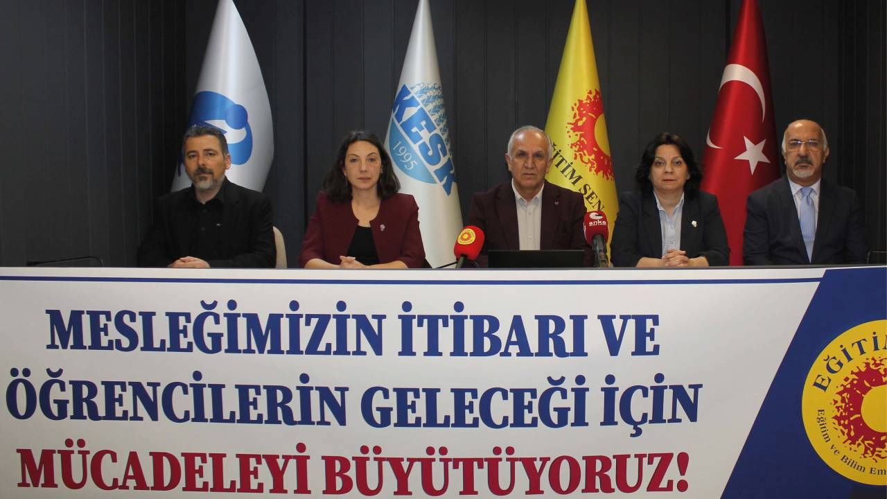 Bizim seküler zeka: Cadılar Bayramı aydınlık, Ramazan gericilik mi?