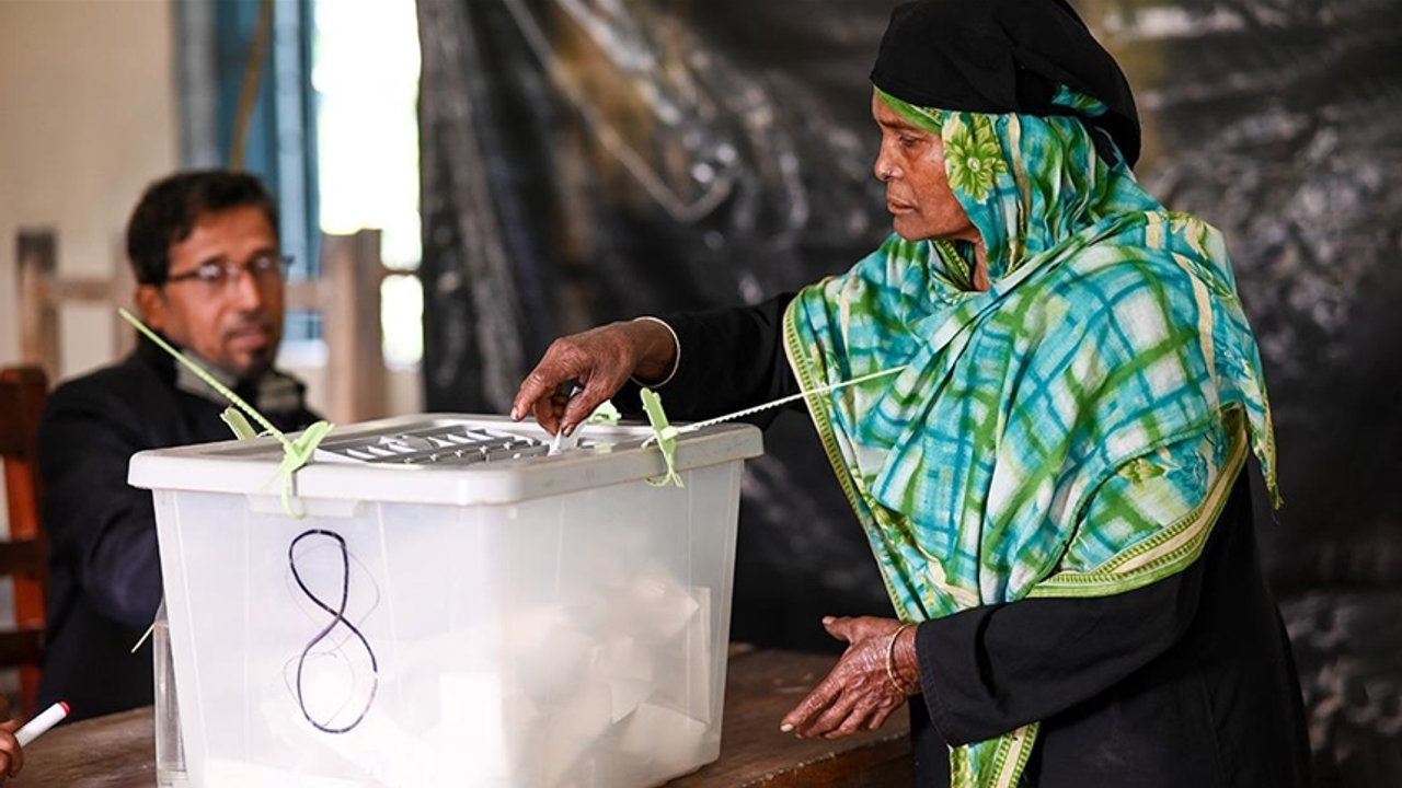 Bangladeş genel seçim ve referanduma gidiyor