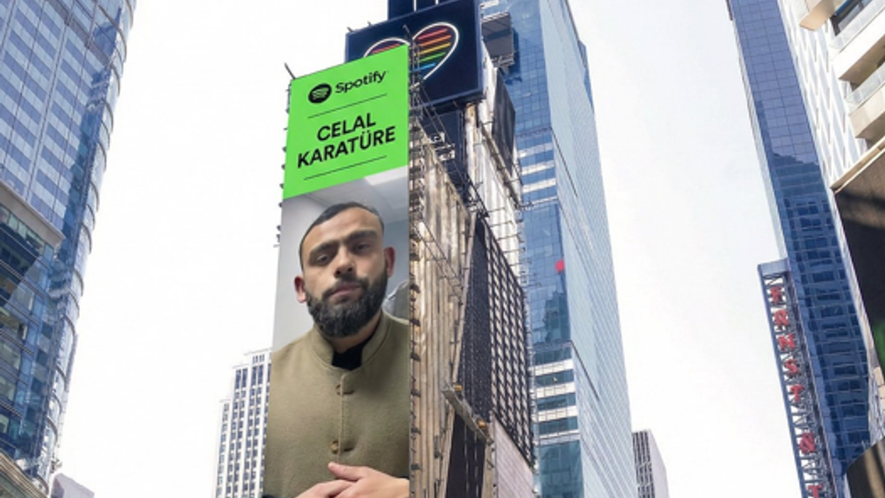 Celal Karatüre listeleri altüst etti: Times Meydanı’nda "Hu" sedası!