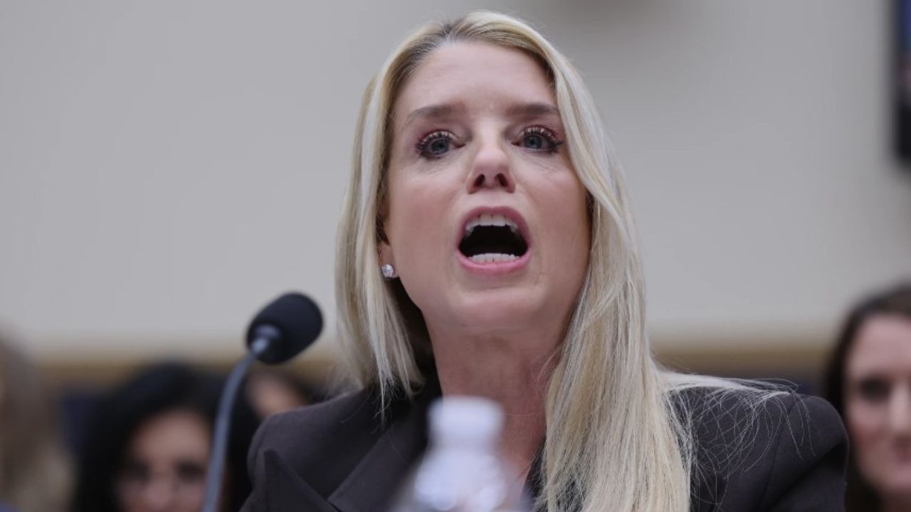 Utanmadan Trump'ı savundu! ABD Adalet Bakanı'na Epstein tepkisi