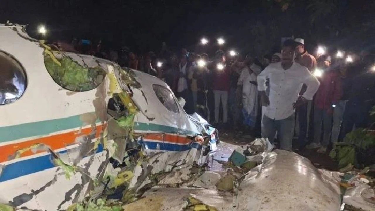 Ambulans uçak düştü: 7 kişi hayatını kaybetti