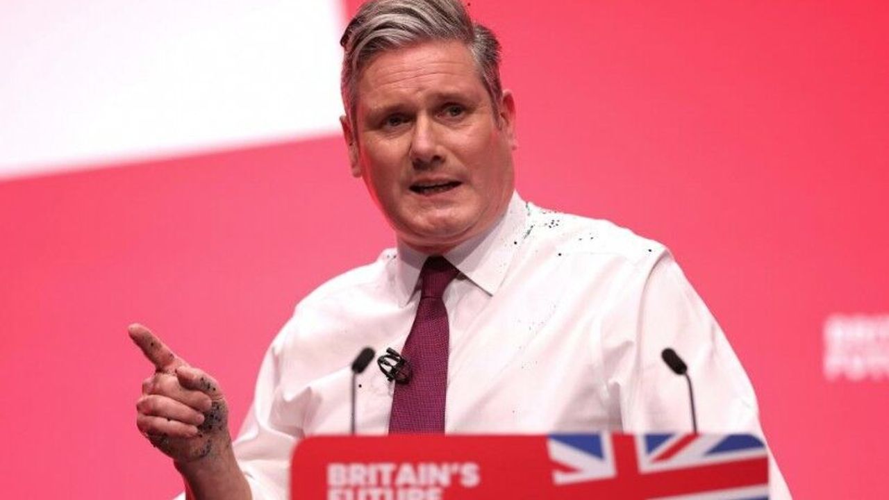 İngiltere'de iktidar partisi 95 yıllık sandalyesini kaybetti