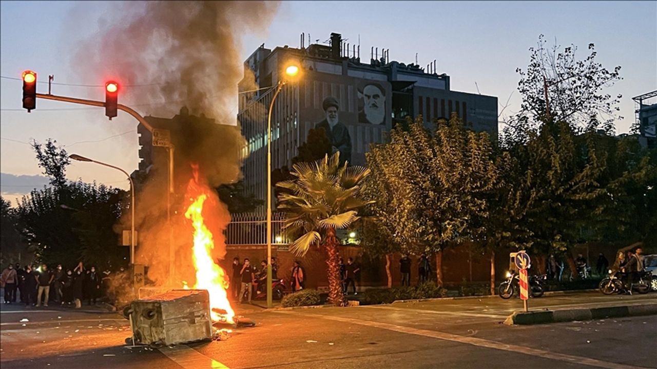 İran, protestolarda yaşamını yitirenlerin isimlerini açıklandı!