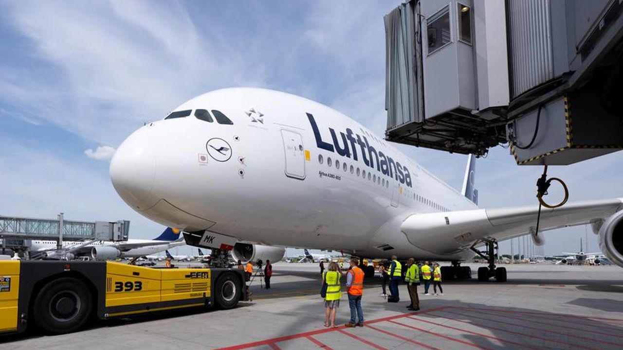 Dev grev: 800 sefer iptal, 100 bin yolcu havalimanlarında mahsur