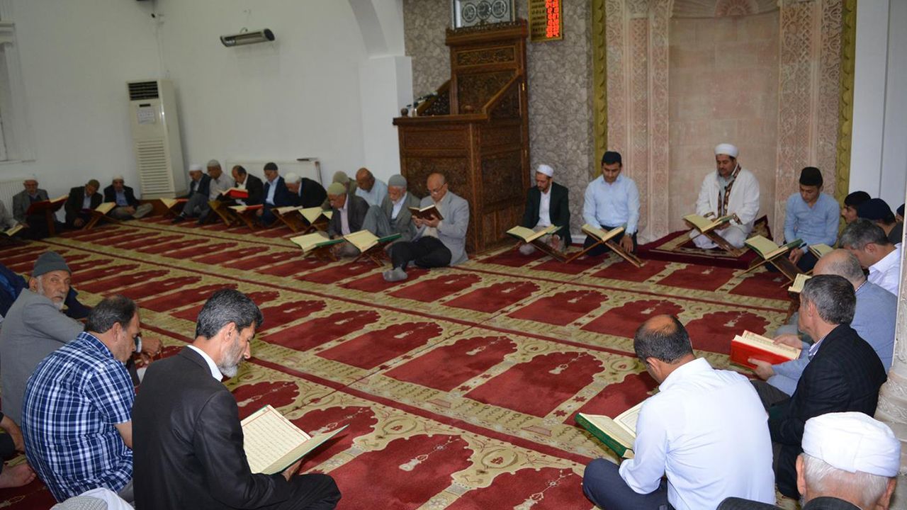 Müftü Durmuş: Mukabele sünnetini ihya etmeliyiz