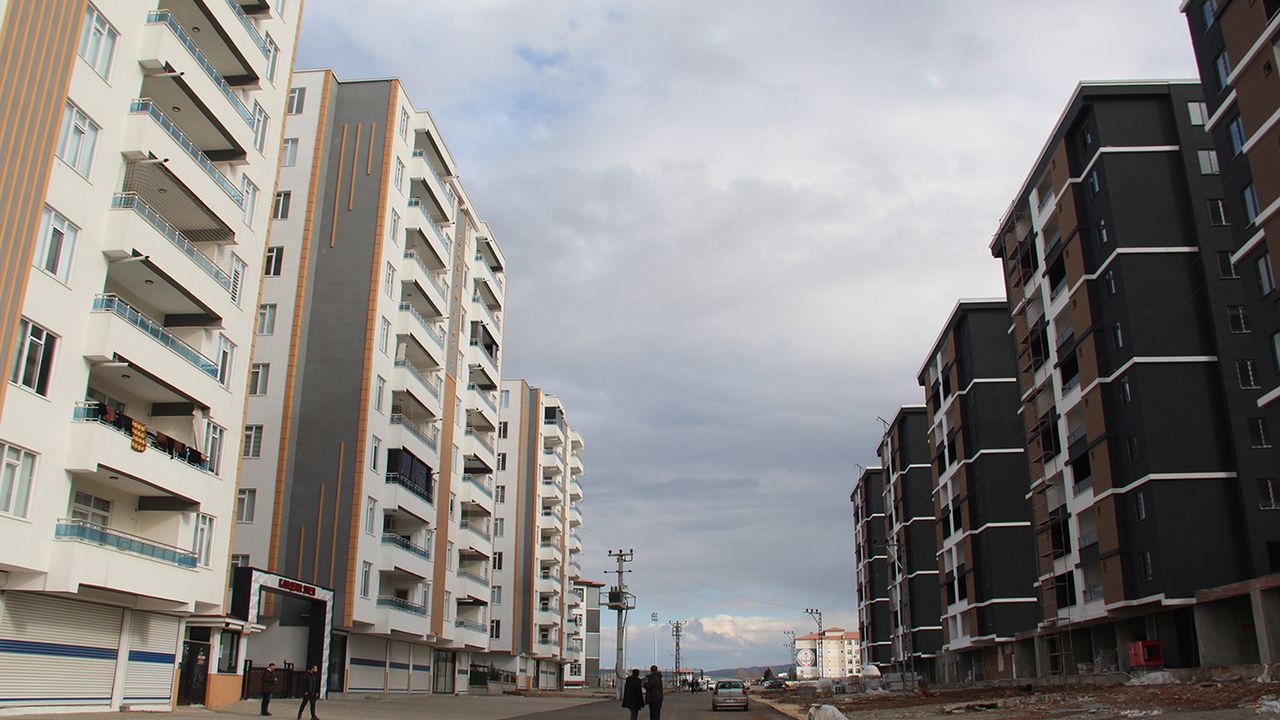 Batman'da Mahalle Sakinlerinden Yetkililere Çağrı: "Temel Sorunlarımız Çözüm Bekliyor"