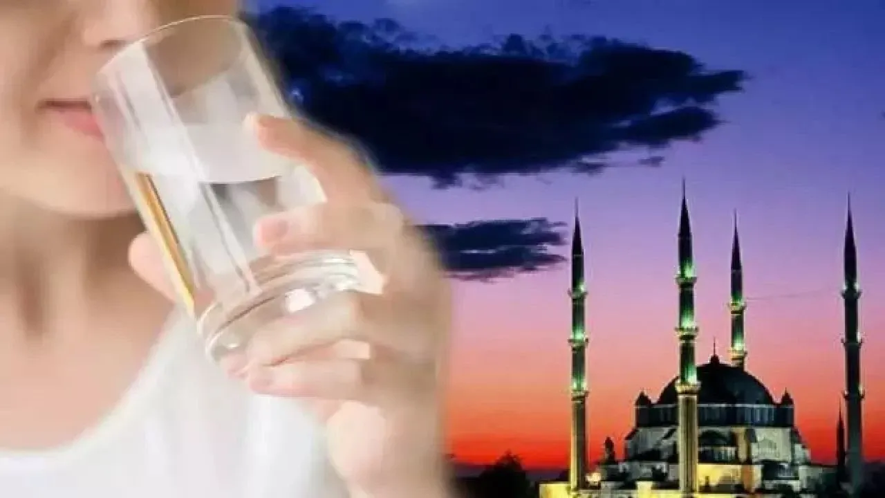 Sahurda ezan okunurken su içilir mi? Ezan okunurken su içmek orucu bozar mı?
