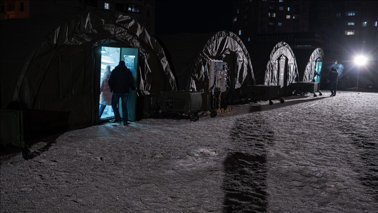 Zelenskiy, Kiev'de 1400'den fazla apartmanın ısıtmasız kaldığını bildirdi!