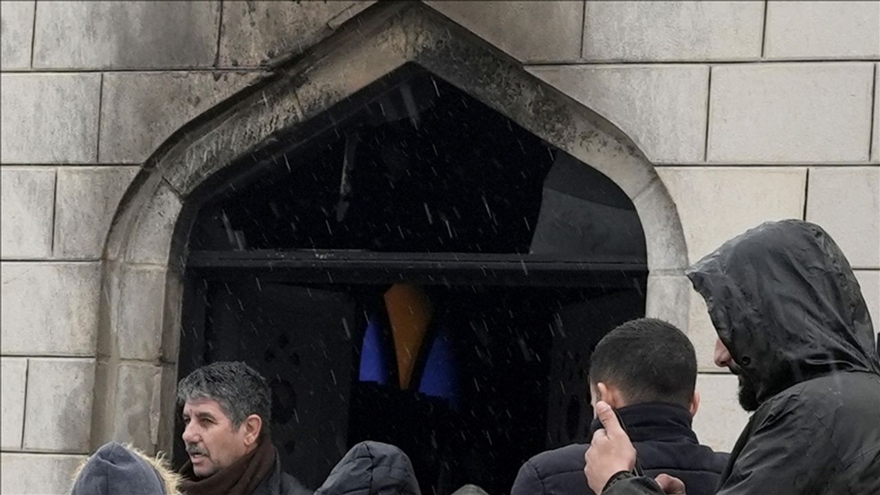 İşgalciler, Batı Şeria'da bir caminin girişini yaktı