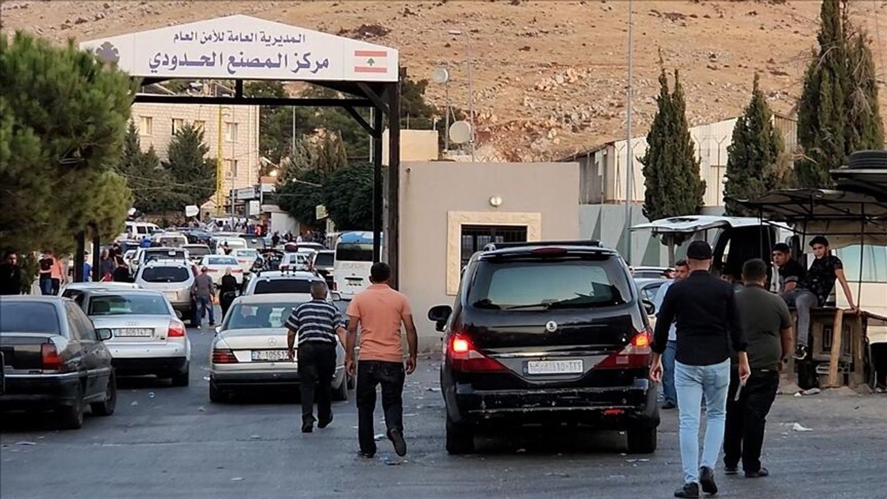 Suriye'den Lübnan sınırına binlerce asker takviyesi