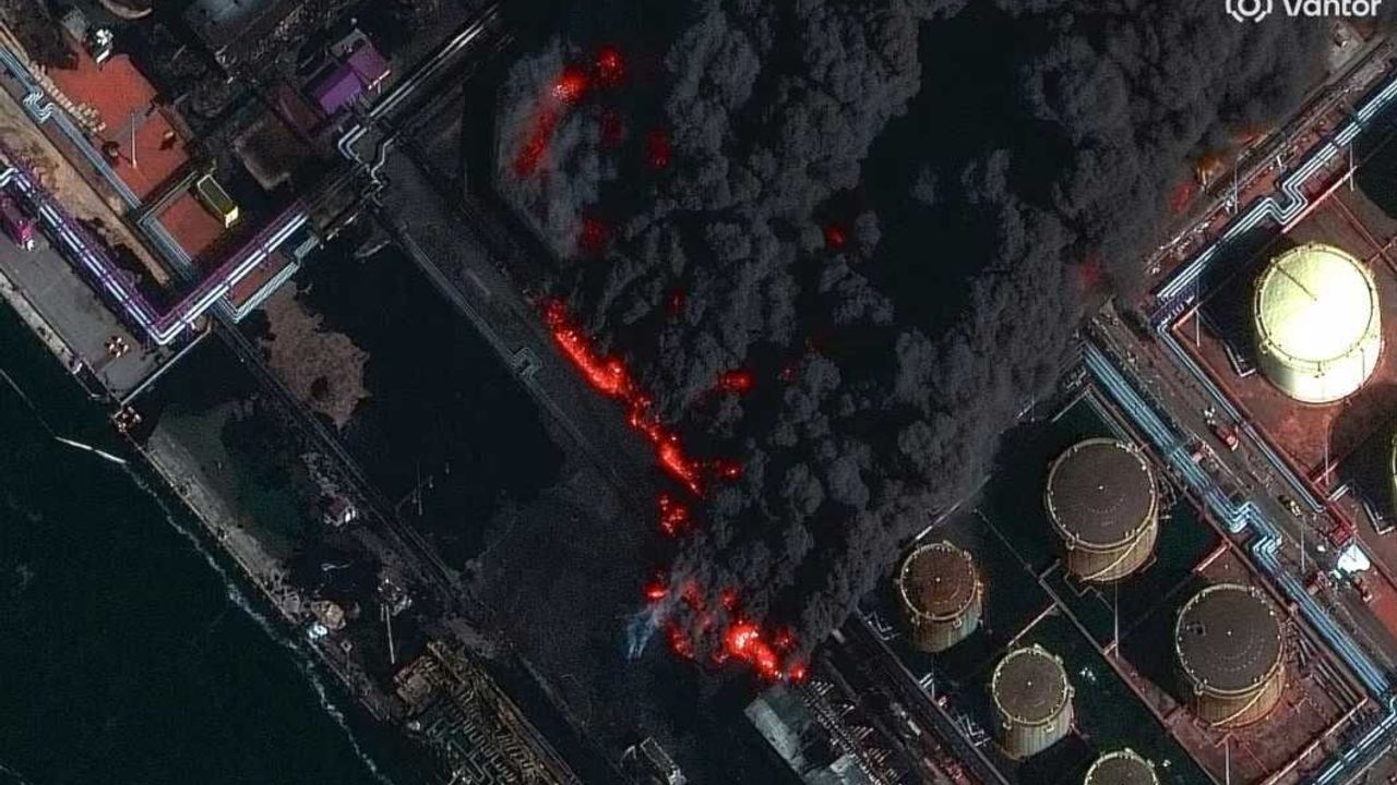 Stratejik petrol limanında yangın