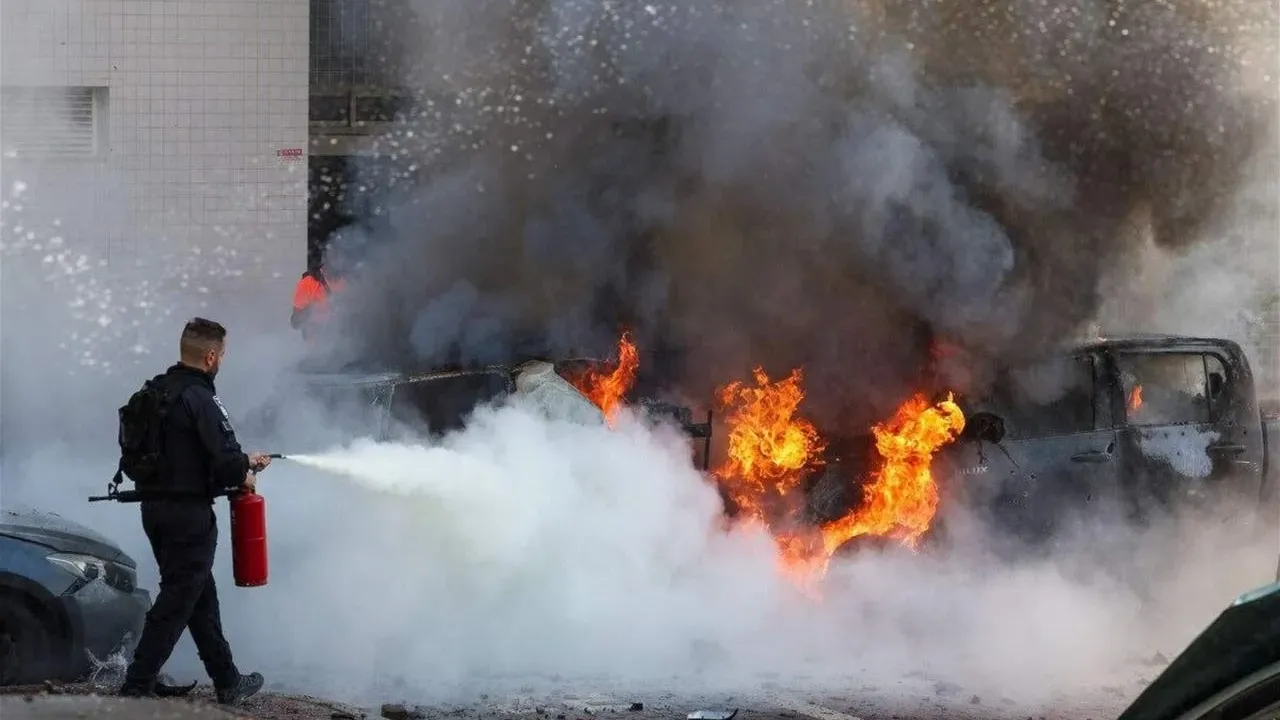 Tel Aviv yanıyor: Büyük hasar var