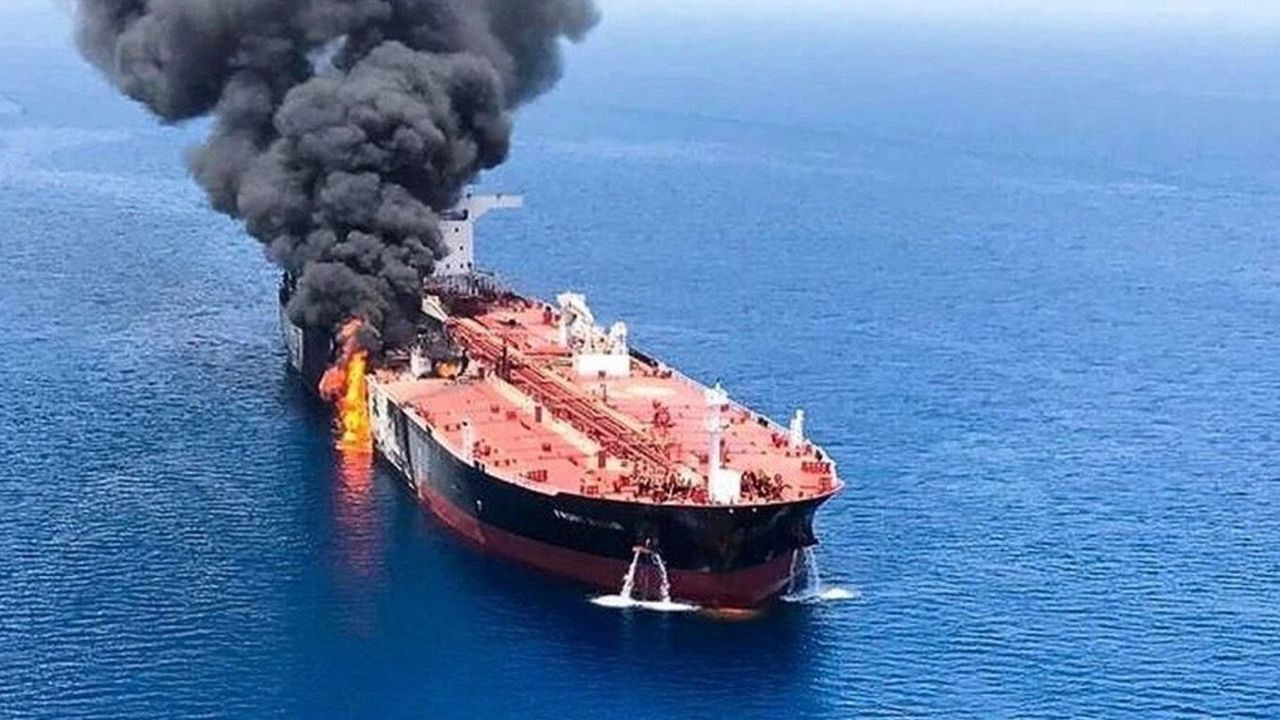 İran Devrim Muhafızları: Uyarıyı dikkate almayan petrol tankeri İHA ile hedef alındı