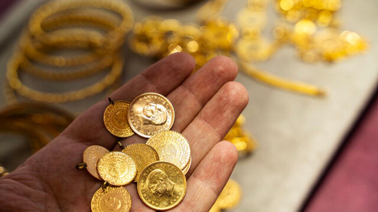 Altın fiyatları düşmeye devam ediyor