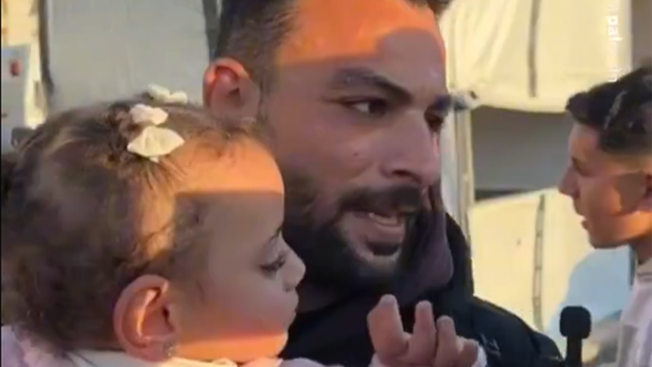 11 prematüre bebek tedavi sonrası Gazze'ye döndü