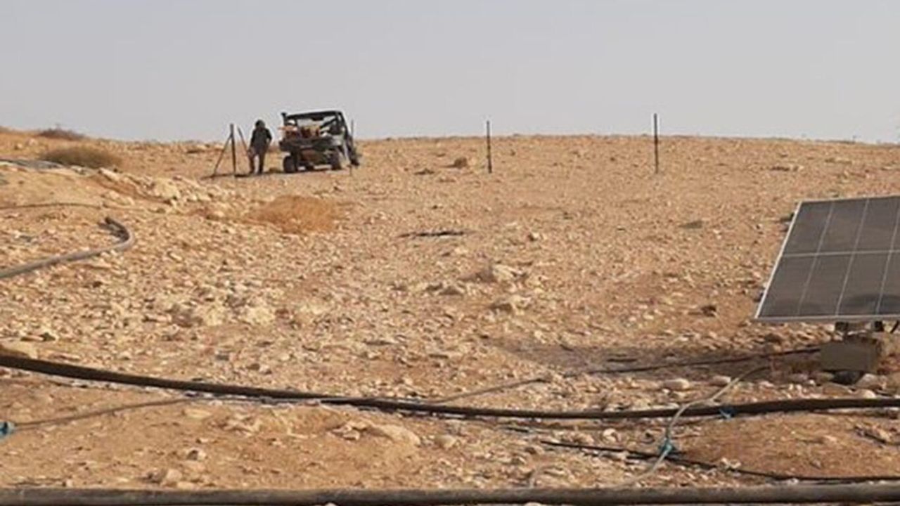 İşgalciler, Filistinlilerin 500 dönümlük arazisini çitle çevirdi!