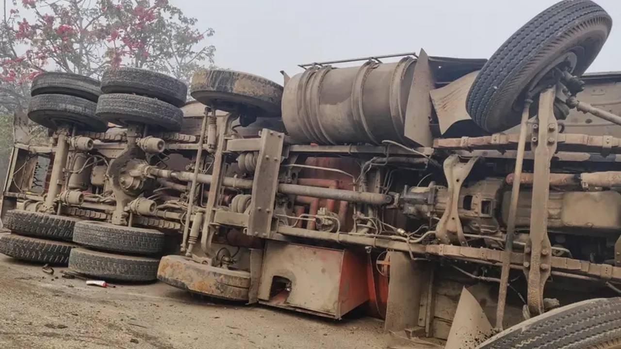 50 ton uçak yakıtı taşıyan tanker devrildi