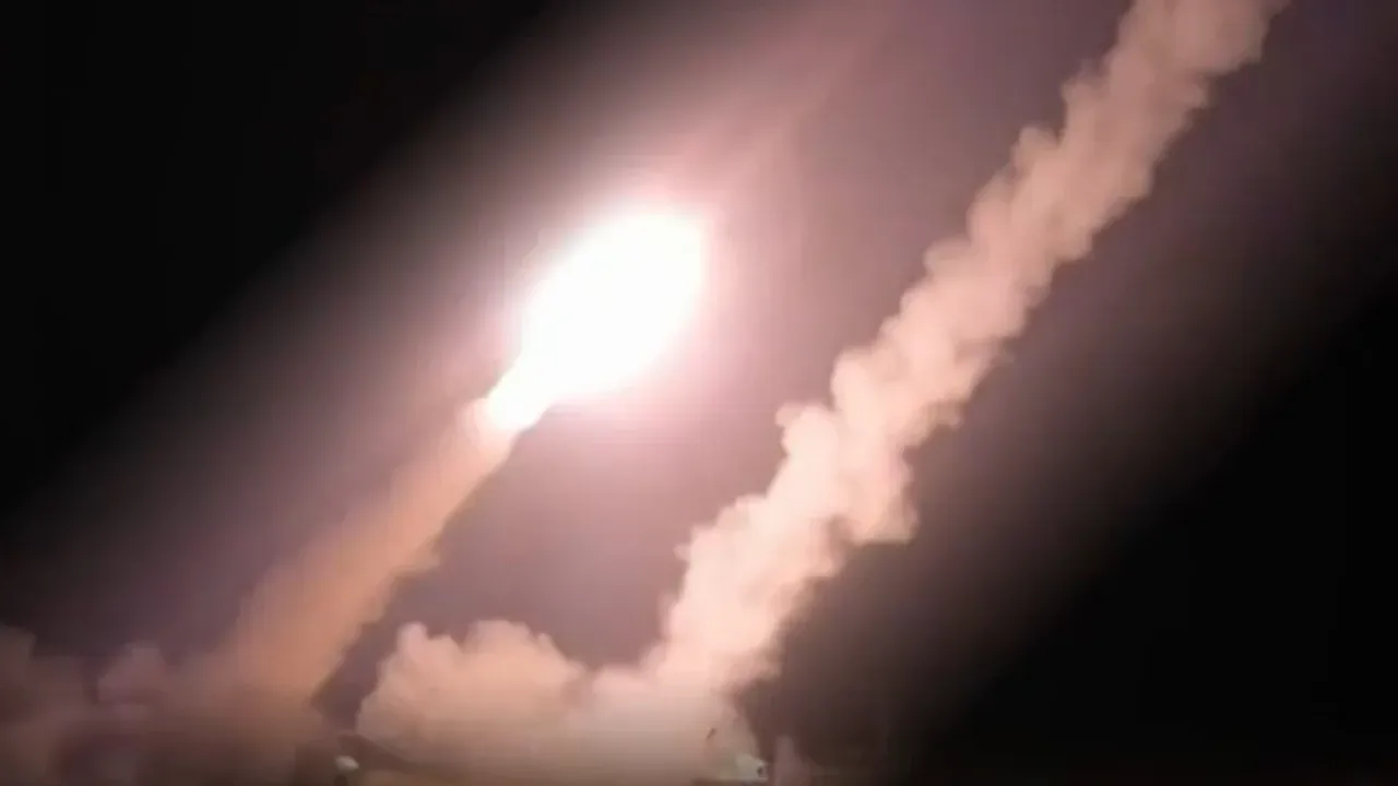 İran en şiddetli saldırısını düzenledi: 3 saat aralıksız füze yağmuru