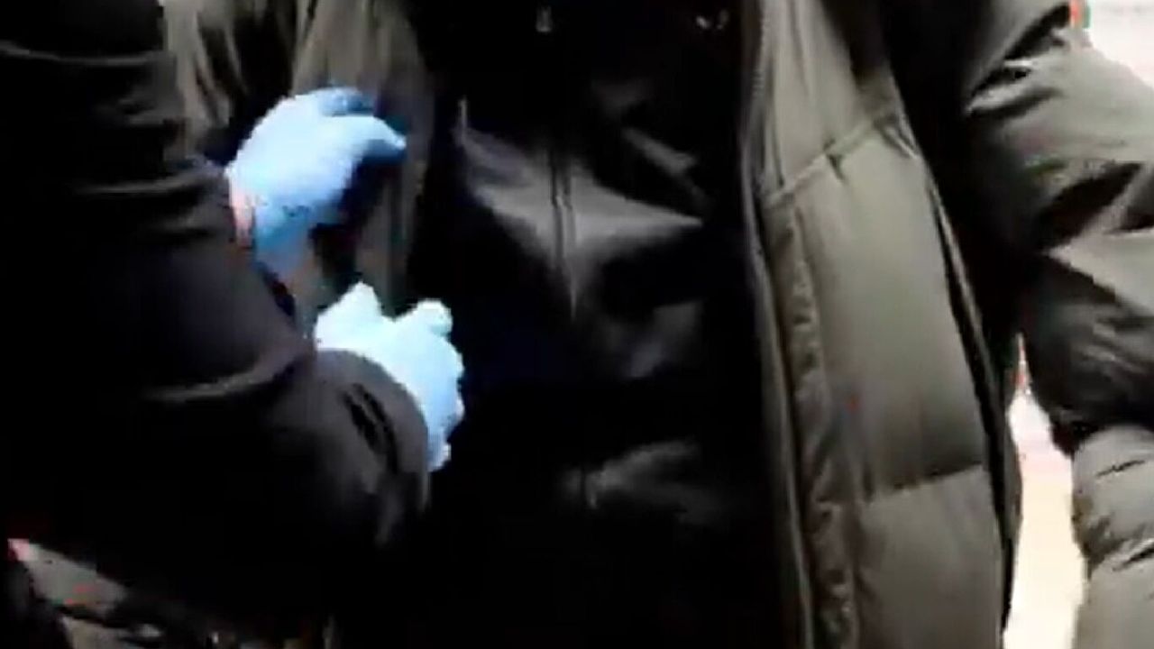 2 yolcunun montundan 12 kilo uyuşturucu çıktı