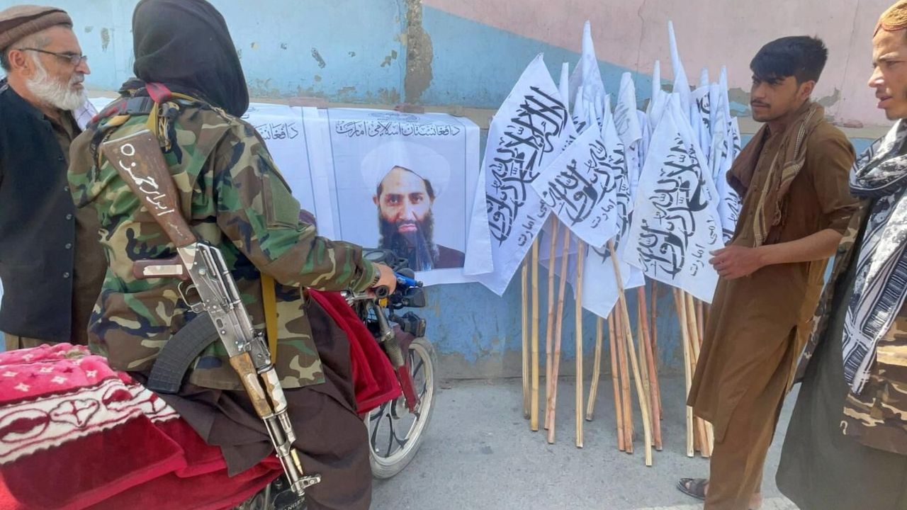 Pakistan, Afganistan lideri Molla Ahundzade'nin korumalarını bombaladı