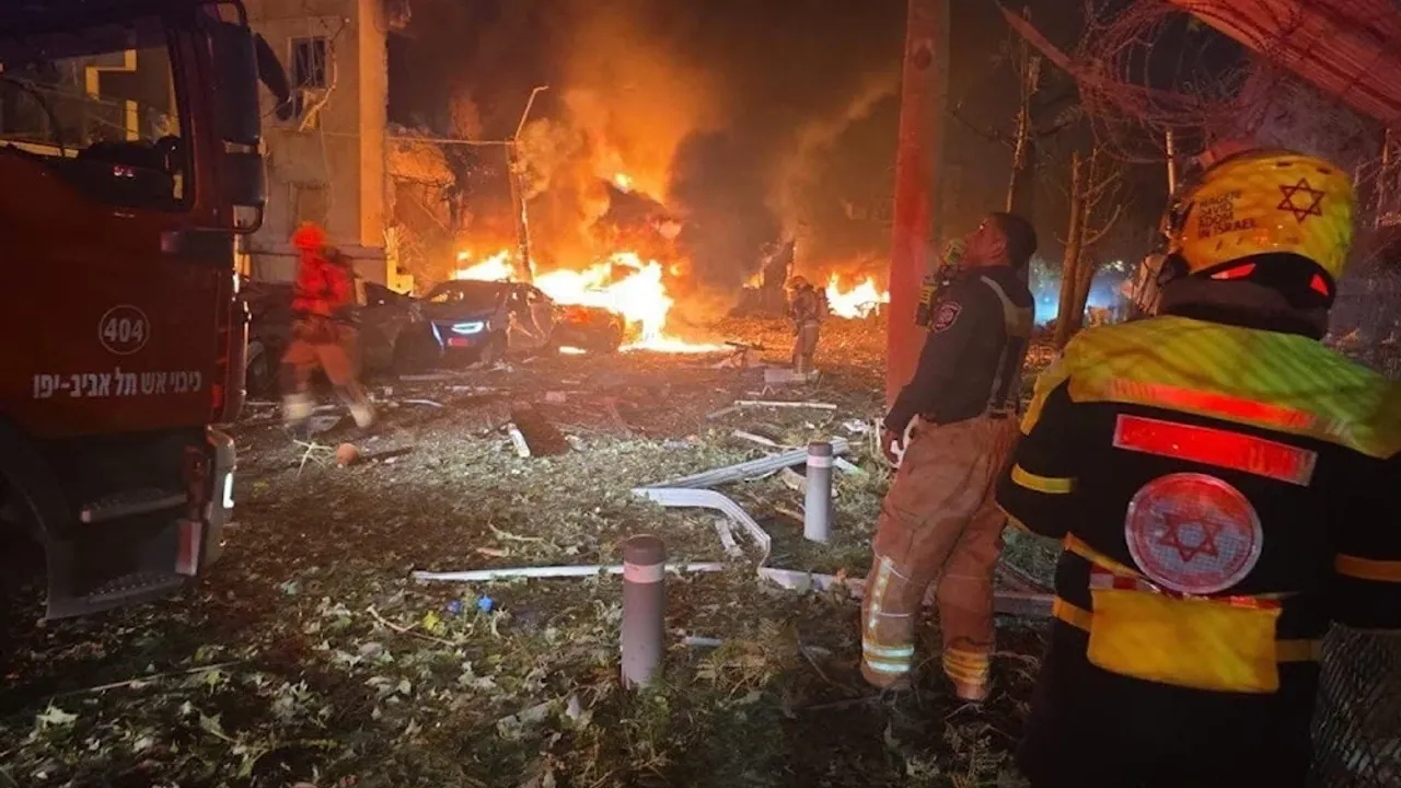 “Tel Aviv” yerel yönetimi: İran füzeleri nedeniyle 200 bina zarar gördü