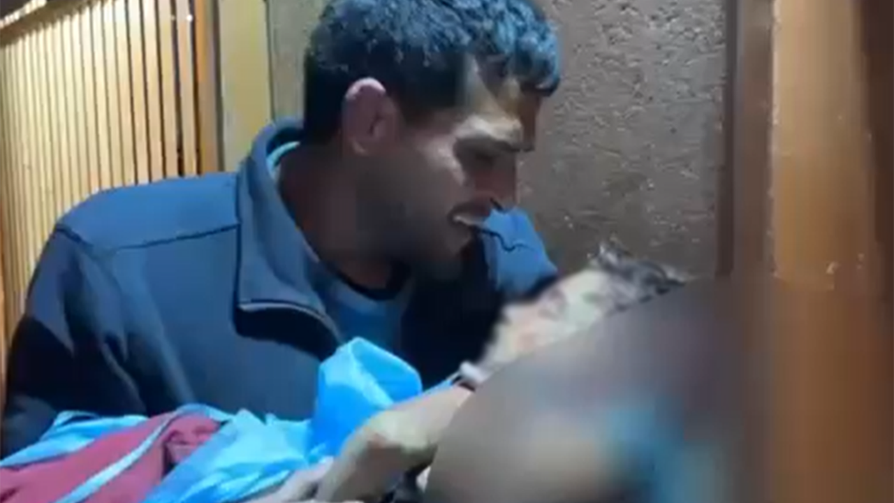 Gazze'de bombardımanda bina çöktü: Yaralılar ve şehitler var