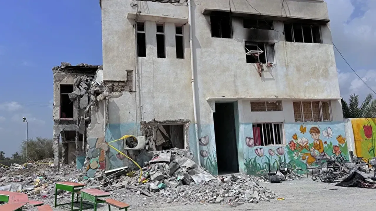 ABD İran'da okulu 40 dakika arayla iki kez bombaladı!