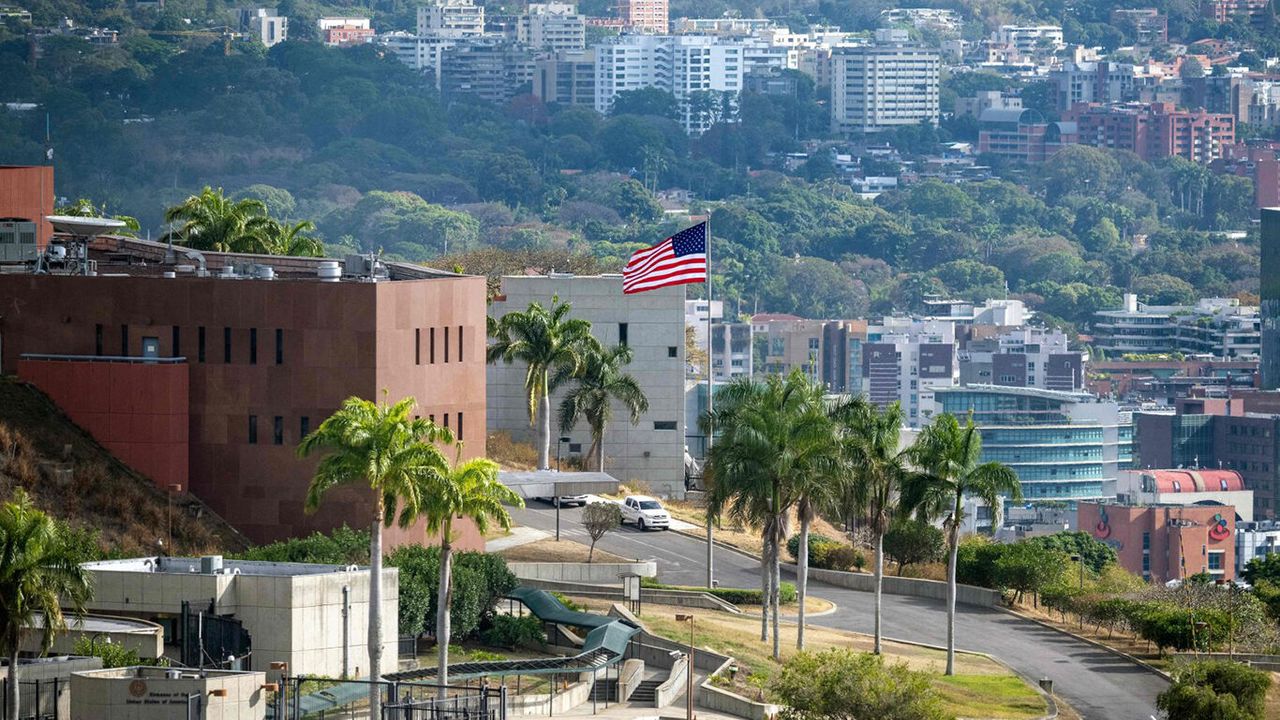 ABD'nin Venezuela Büyükelçiliği yeniden açıldı!