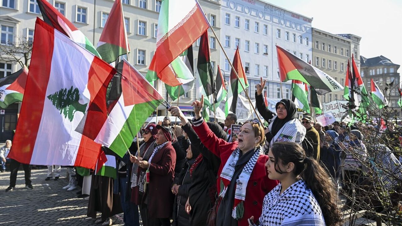 Berlin'de Filistin'e destek gösterisi yapıldı