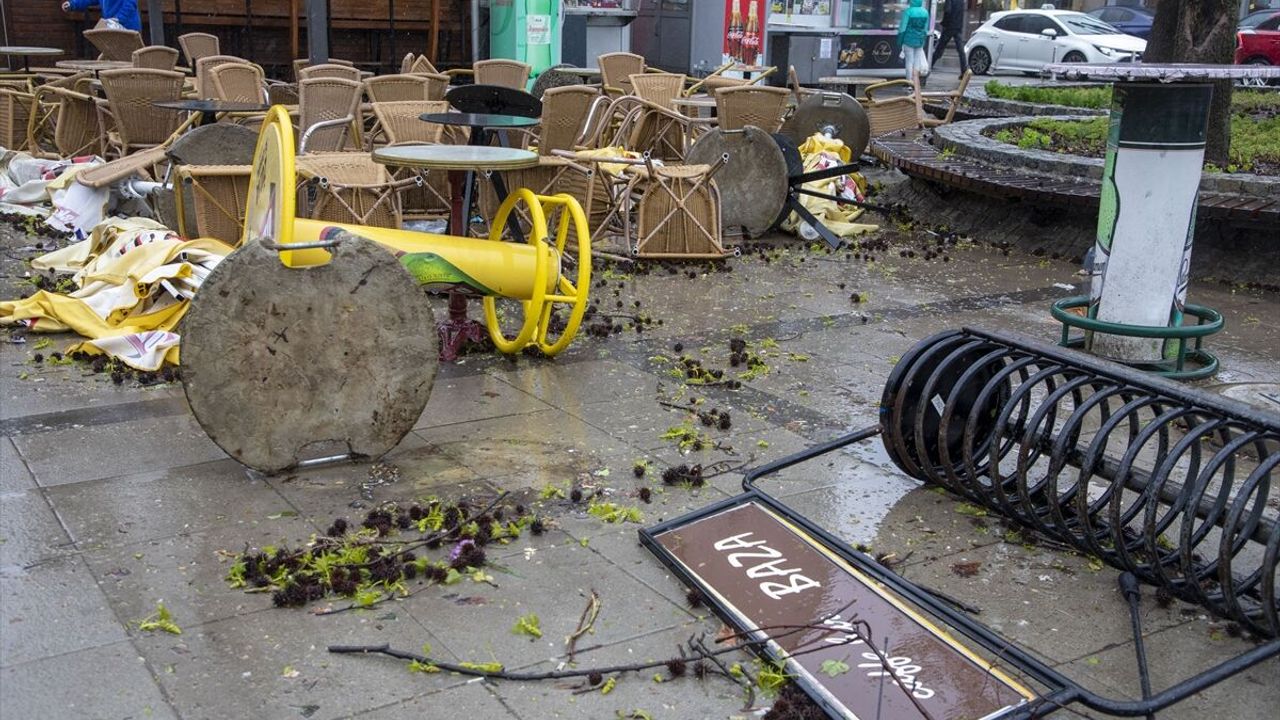 Hırvatistan'da şiddetli fırtına nedeniyle okullar tatil edildi