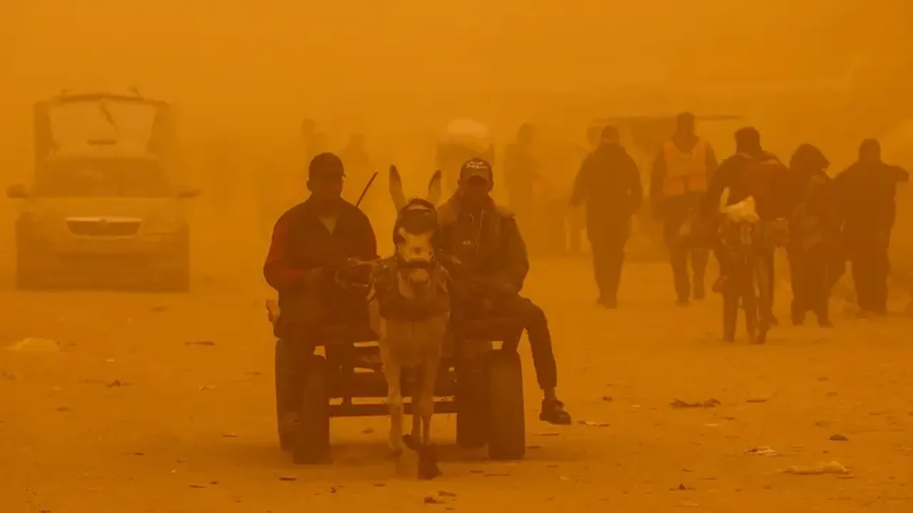 Gazze'yi kum fırtınası vurdu