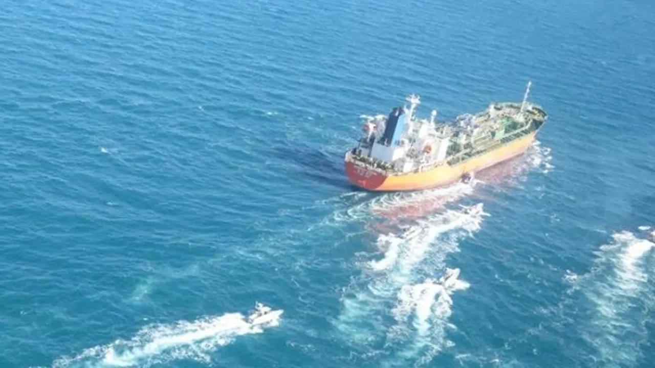 ABD petrol gemisi Basra Körfezi'nde İran tarafından vuruldu