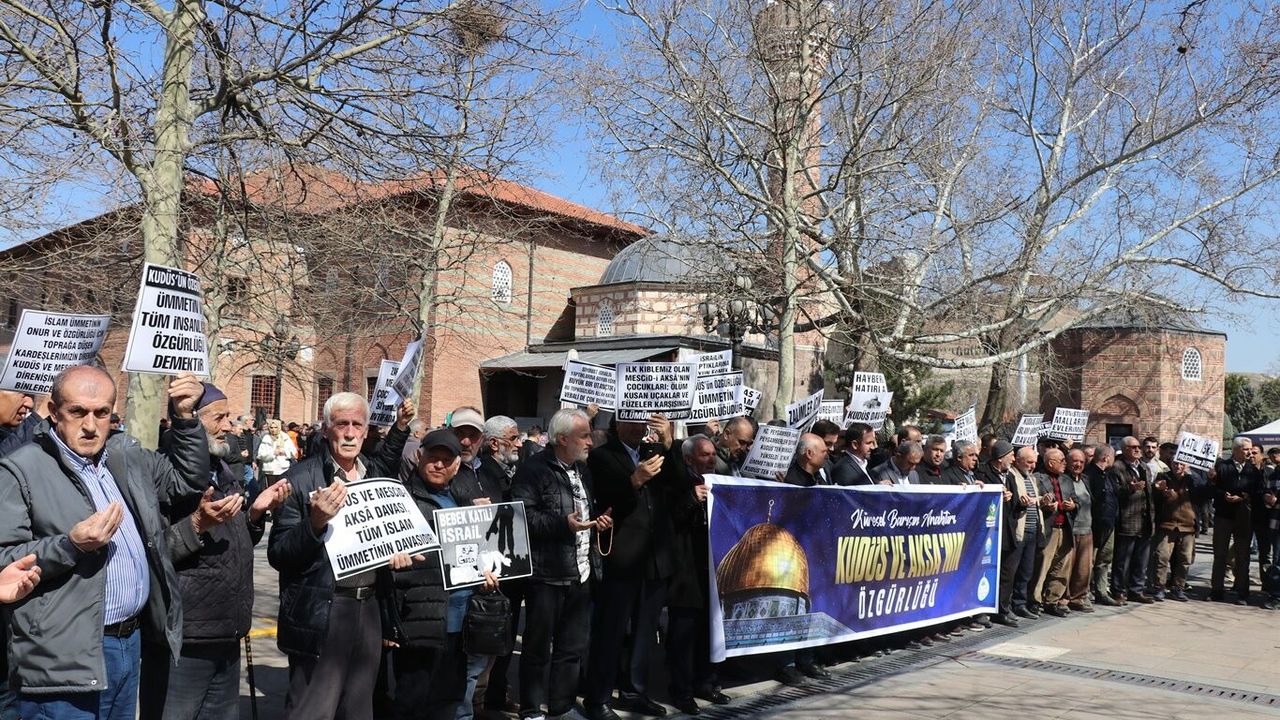 MÜSLÜMANLAR KUDÜS İÇİN MEYDANLARDA