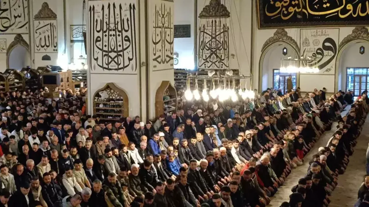 2026 Bayram namazı saatleri: Bayram namazı saat kaçta kılınacak? İşte il il Bayram namazı saatleri...