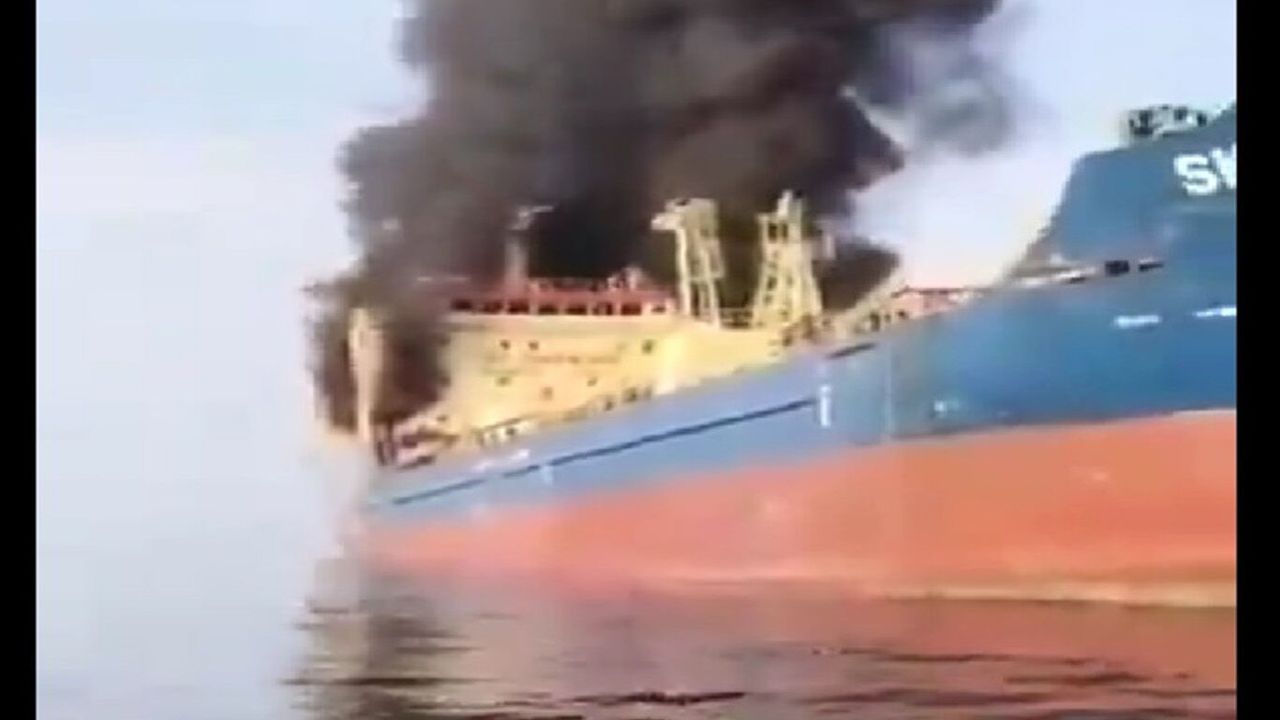 Hürmüz Boğazı’nda Sıcak Gelişme: "Petrol Tankeri Batırıldı"