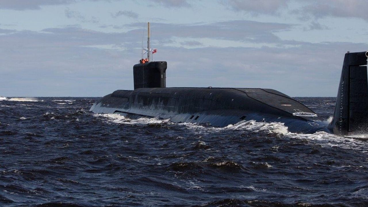 Rus denizaltısı 300 km uzaklıktaki bir su üstü hedefini vurdu!