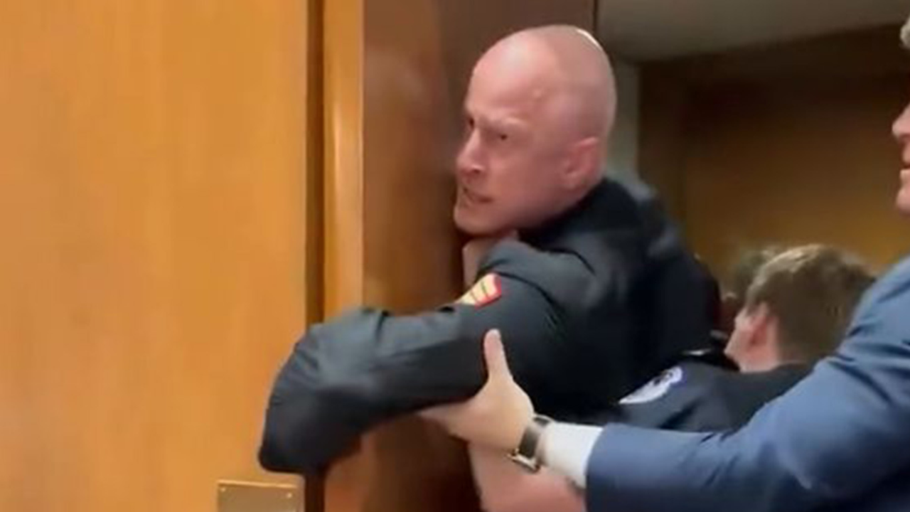 Senato'da protesto: Amerika oğullarını ve kızlarını israil için savaşa göndermek istemiyor