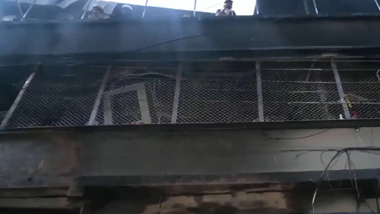 Çok katlı binada yangın felaketi: Çok sayıda can kaybı